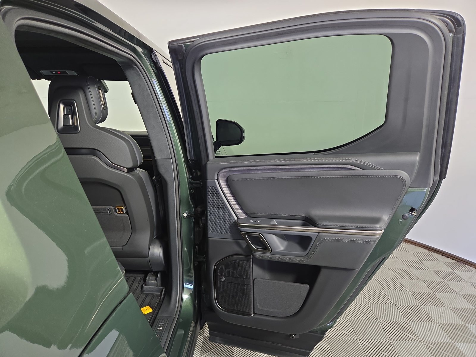 Used 2024 Rivian R1T Adventure Dual AWD/4WD image 19