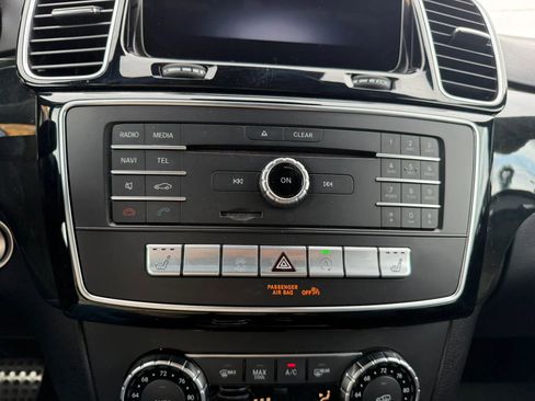 Used 2019 Mercedes-Benz GLE 400 4MATIC image 24