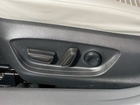 Used 2022 Toyota Camry SE FWD image 15