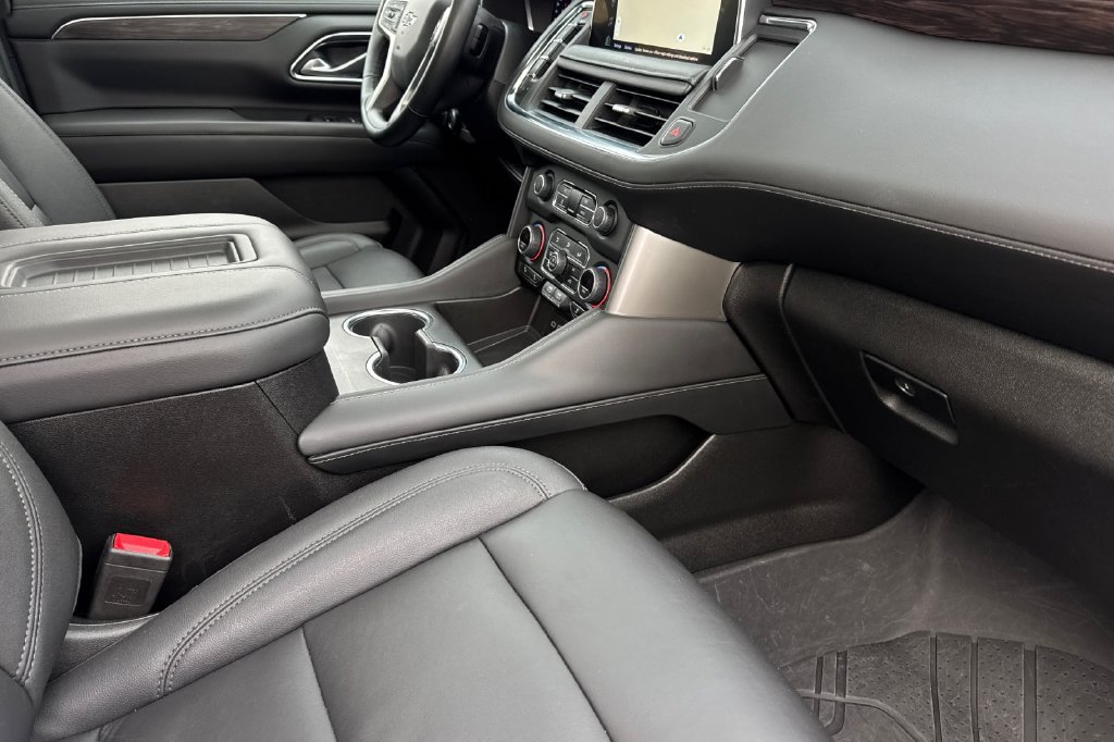 Used 2023 Chevrolet Suburban Z71 w/ Luxury Package AWD/4WD image 19