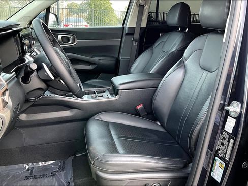 Used 2022 Kia Sorento S image 8