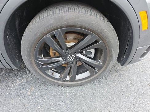 Used 2023 Volkswagen Tiguan SE R-Line image 10