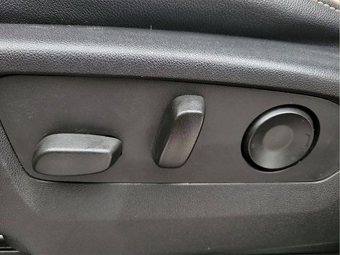 Used 2022 GMC Yukon SLT w/ SLT Premium Package image 15