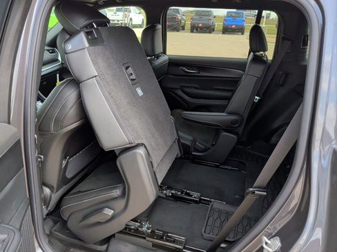 New 2025 Jeep Grand Cherokee L Altitude image 39