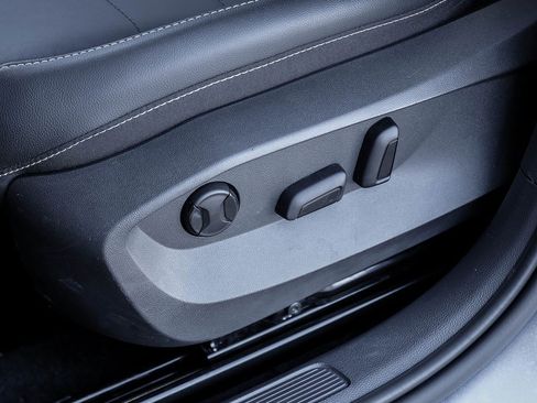 Used 2022 Volkswagen Taos SE image 45