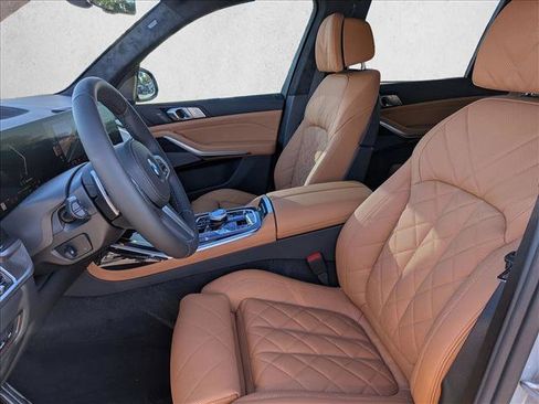 Used 2026 BMW X7 xDrive40i w/ M Sport Package AWD/4WD image 4