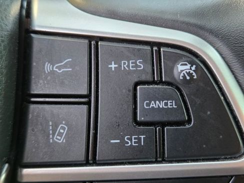 Used 2023 Toyota Highlander XSE AWD/4WD image 18