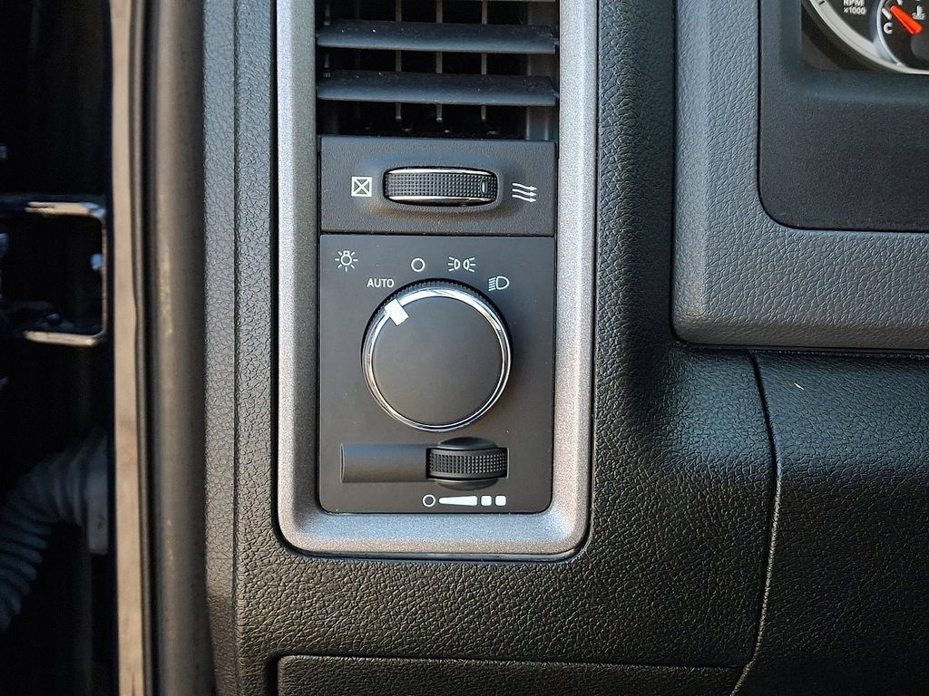 Used 2014 RAM 3500 Tradesman RWD image 26
