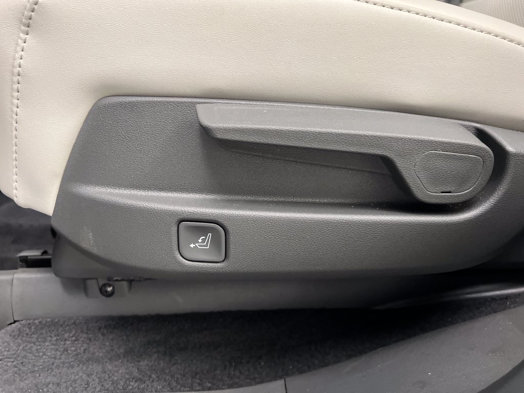 Used 2025 Hyundai Santa Fe SEL FWD image 18
