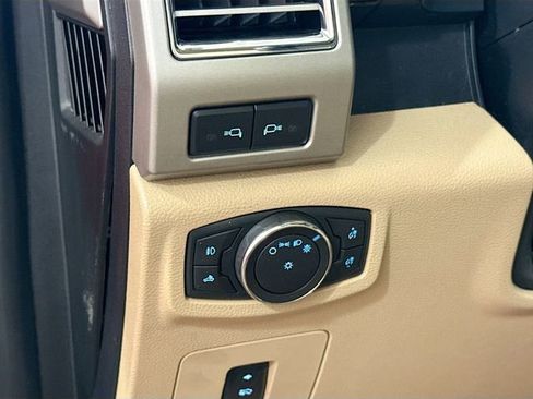 Used 2016 Ford F150 Lariat image 11