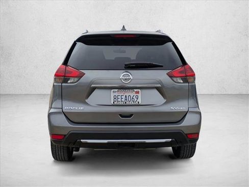 Used 2018 Nissan Rogue SV image 7
