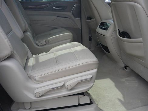 Used 2023 Cadillac Escalade ESV Premium Luxury Platinum w/ Heavy-Duty Trailer Package image 39