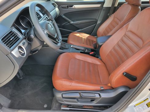 Used 2017 Volkswagen Passat 1.8T S image 4