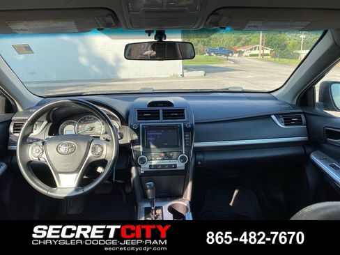 Used 2014 Toyota Camry SE FWD image 11