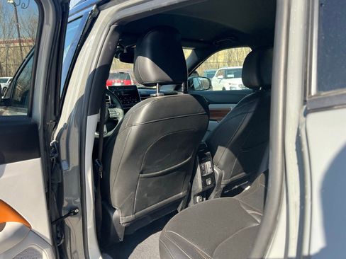 Used 2024 Jeep Compass Limited image 16