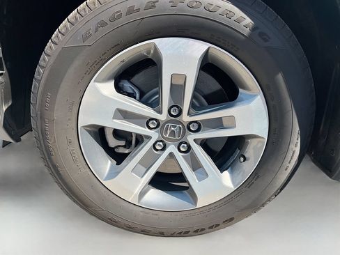 Used 2025 Honda Pilot EX-L image 32