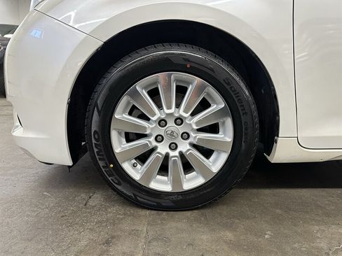Used 2015 Toyota Sienna XLE AWD/4WD image 10