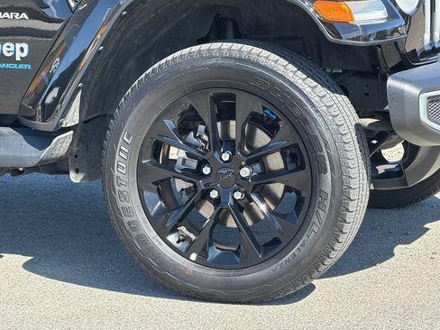 Used 2023 Jeep Wrangler Unlimited Sahara AWD/4WD image 33