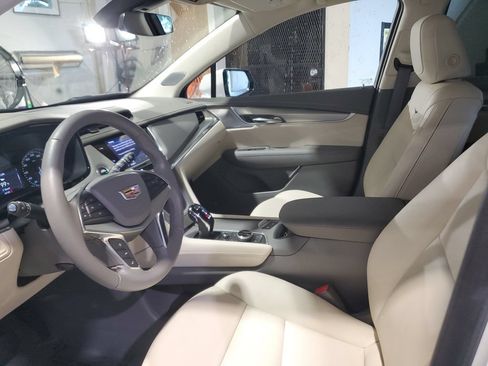 Used 2023 Cadillac XT5 Premium Luxury w/ LPO, Premium Carpet Package FWD image 22