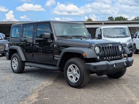 Used 2017 Jeep Wrangler Unlimited Sport w/ Connectivity Group AWD/4WD image 2