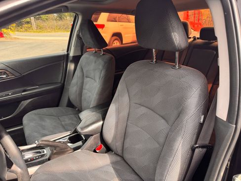 Used 2017 Honda Accord EX image 12