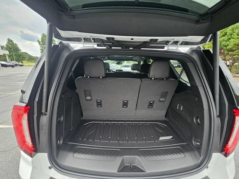Used 2024 GMC Yukon SLT RWD image 25