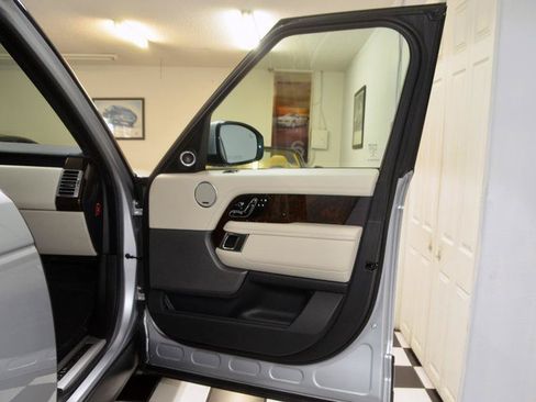 Used 2018 Land Rover Range Rover Supercharged AWD/4WD image 18