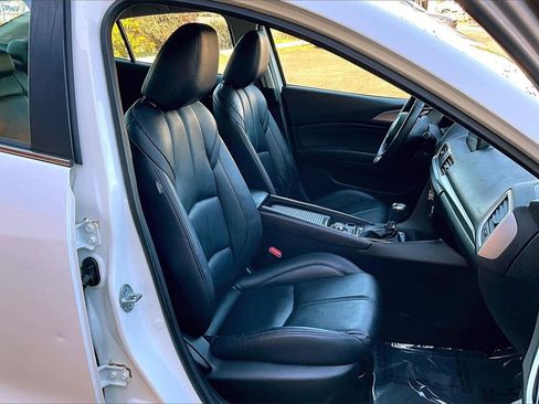 Used 2018 MAZDA MAZDA3 Touring image 10