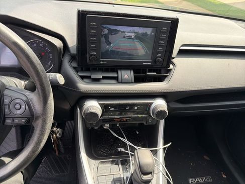 Used 2021 Toyota RAV4 LE w/ Carpet Mat Package (TMS) image 13