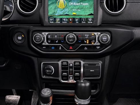 Used 2023 Jeep Wrangler Unlimited Sahara w/ Cold Weather Group AWD/4WD image 17