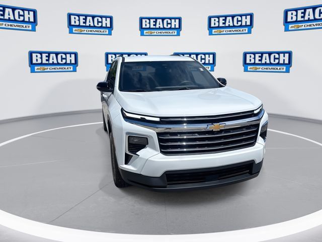 Used 2025 Chevrolet Traverse LT FWD image 3