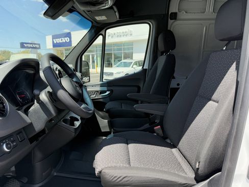 New 2025 Mercedes-Benz Sprinter 2500 image 17