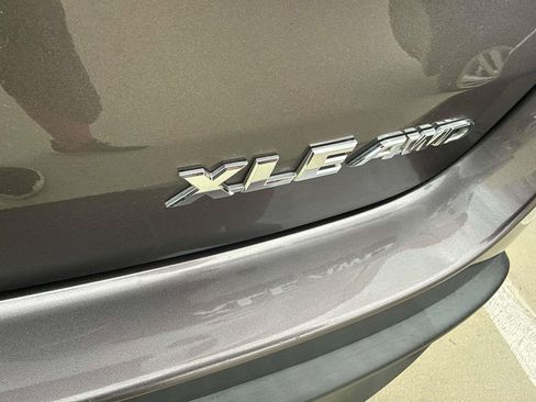 Used 2019 Toyota Highlander XLE AWD/4WD image 5