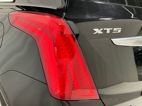 Used 2017 Cadillac XT5 Platinum w/ Driver Assist Package image 26