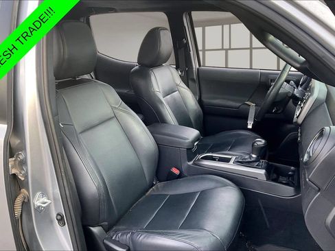 Used 2021 Toyota Tacoma TRD Off-Road w/ TRD Premium Off Road Package AWD/4WD image 28