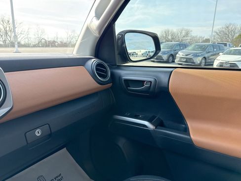 Certified 2020 Toyota Tacoma SR5 image 16