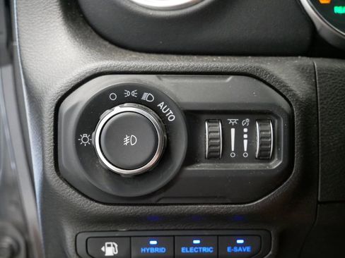 Certified 2022 Jeep Wrangler Unlimited Sahara w/ Cold Weather Group image 23