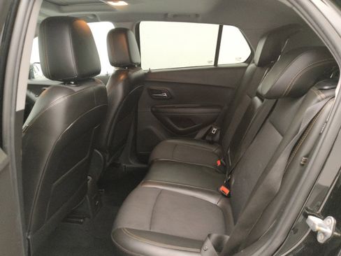Used 2018 Chevrolet Trax LT w/ Sun & Sound Package AWD/4WD image 18