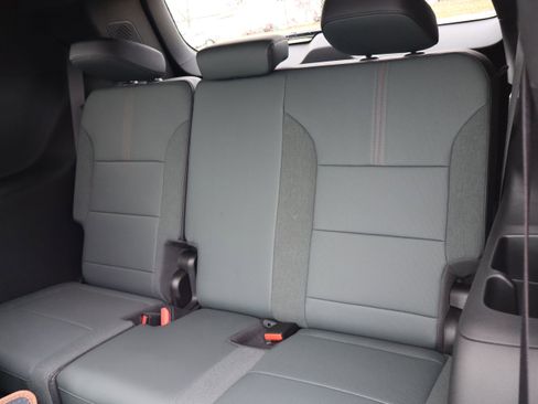 Used 2024 GMC Acadia AT4 w/ Luxury Package image 11