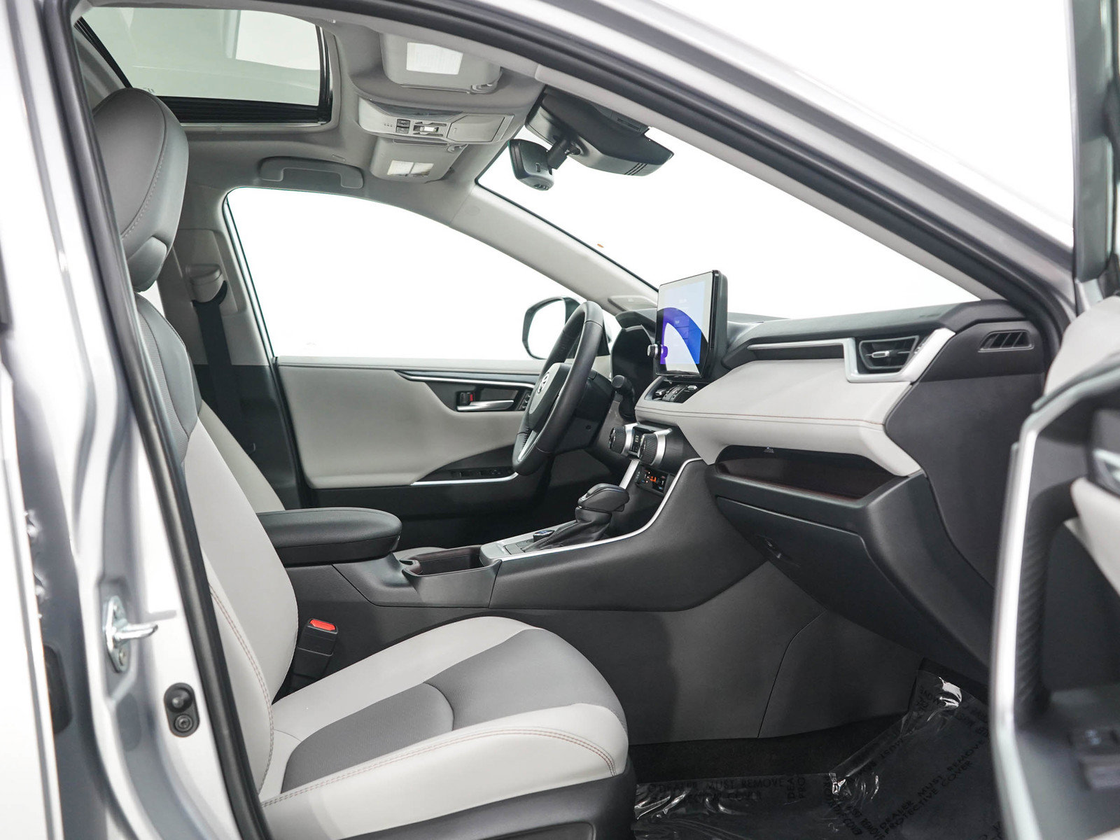 Used 2025 Toyota RAV4 Limited w/ Weather Package AWD/4WD image 11