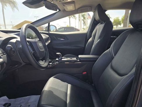 Used 2025 Toyota Prius XLE image 21
