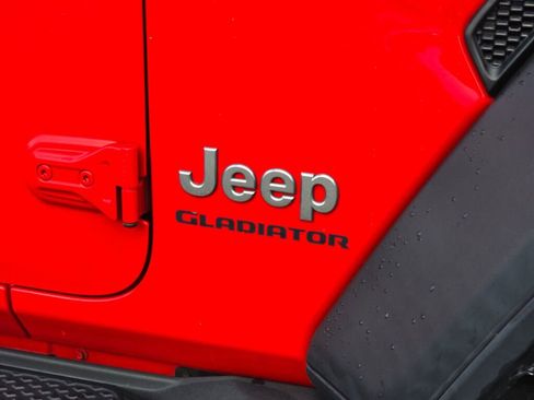 Used 2020 Jeep Gladiator Overland image 11