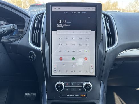 Used 2024 Ford Edge Titanium image 12