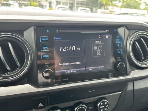 Used 2019 Toyota Tacoma TRD Off-Road AWD/4WD image 17