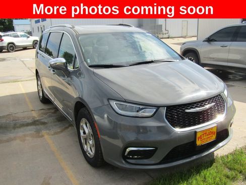 Used 2021 Chrysler Pacifica Limited w/ Premium & Safety Sphere Group AWD/4WD image 7