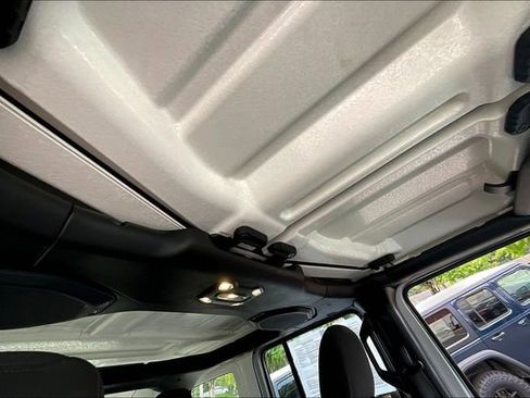 Used 2022 Jeep Wrangler Unlimited Sport image 19