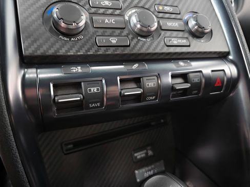 Used 2015 Nissan GT-R Premium image 25