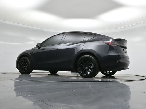 Used 2024 Tesla Model Y Long Range image 46