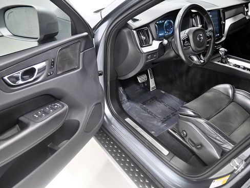 Used 2019 Volvo XC60 T5 R-Design w/ Protection Package Premier AWD/4WD image 3