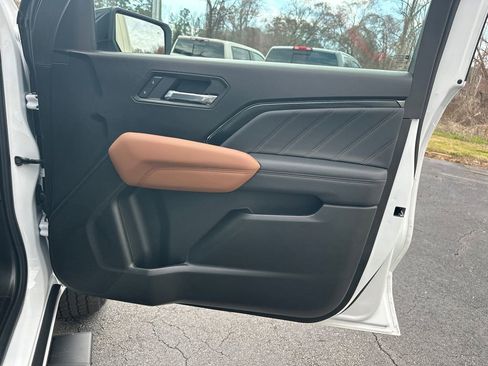 Used 2025 GMC Canyon AT4 w/ AT4 Premium Package image 15